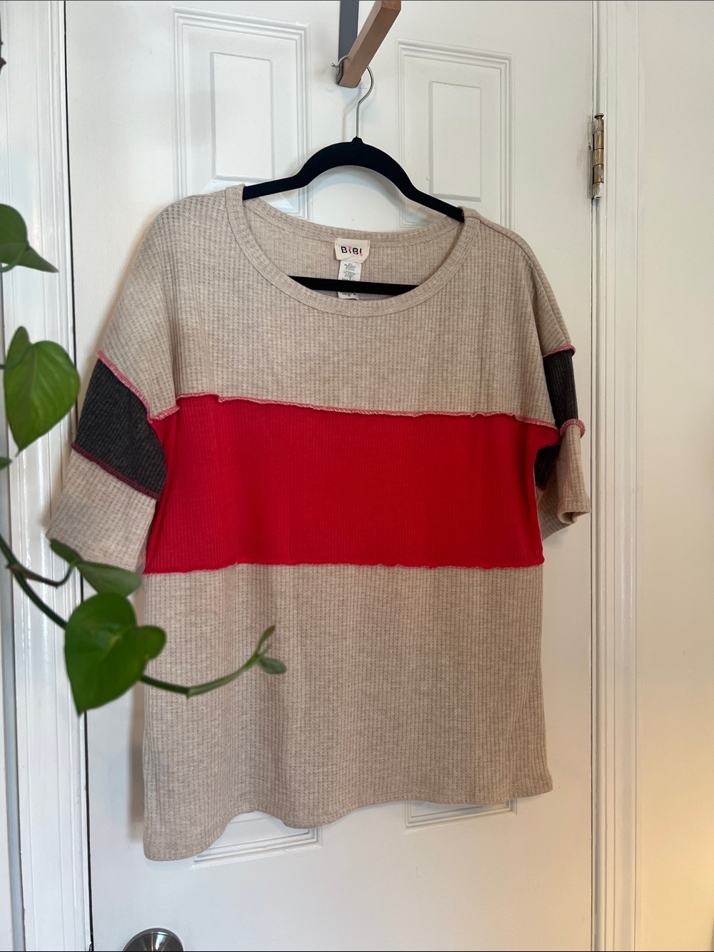 BiBi Beige Short-Sleeve Top with Red Center Stripe